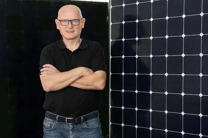 Thuis energie besparen met pebble zonnepanelen leo van der grinten