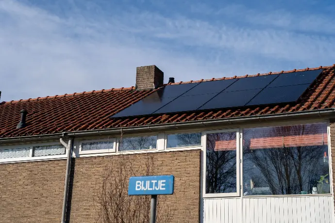 Thuis energie besparen zonnepanelen installeren
