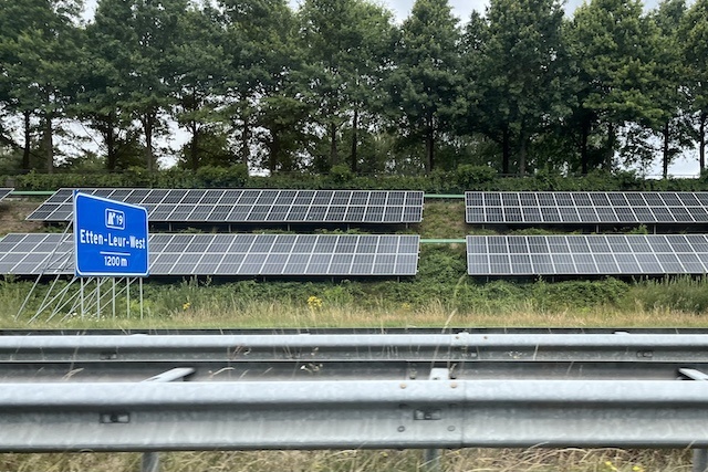 Zonnepanelen langs A58 afslag 19 Etten-Leur West
