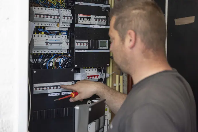 Enphase System Controller installeren