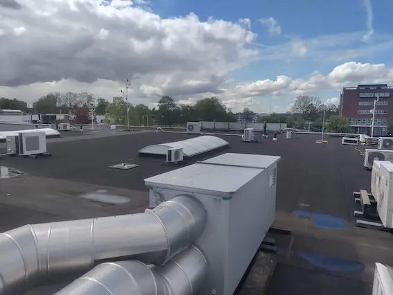 Zonnepanelen op bedrijfspand in Ridderkerk