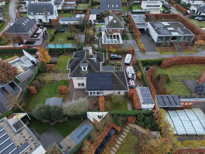 Zonnepanelen met thuisbatterij en laadpaal in Bavel